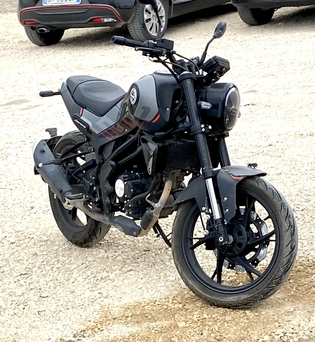 Benelli Leoncino 125 cc tweede aanzicht