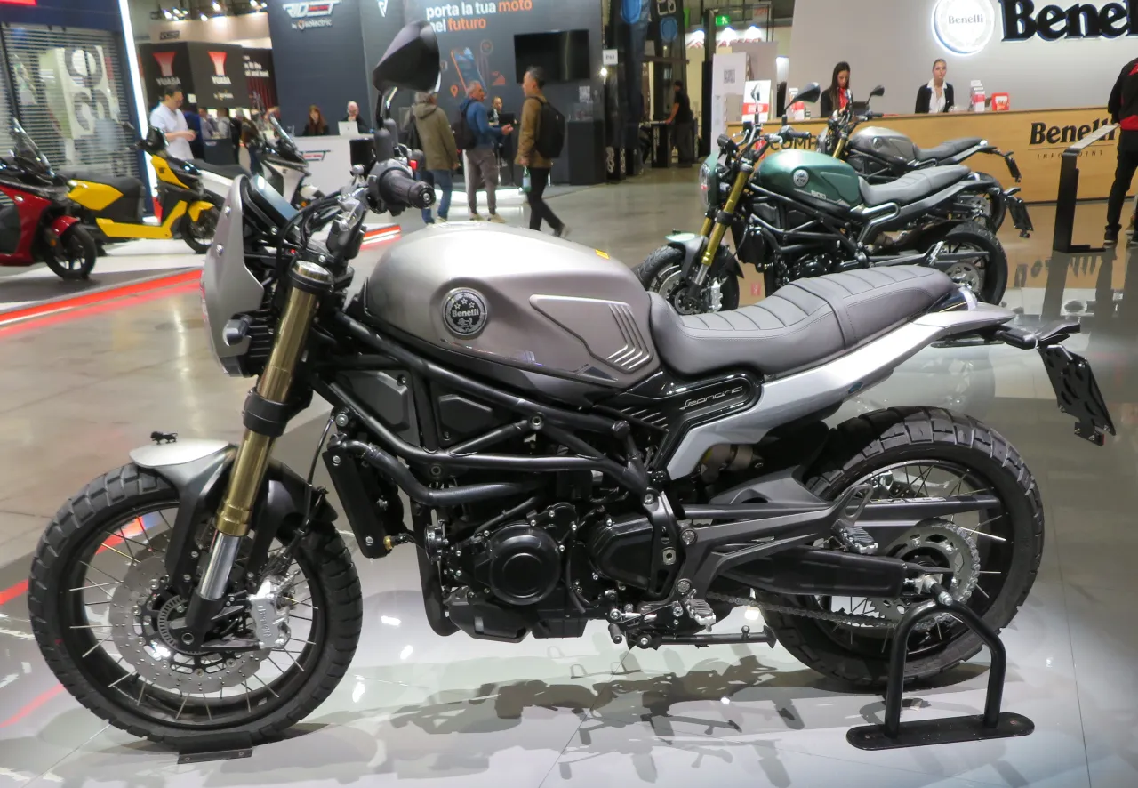 Benelli Leoncino 800 Trail scrambler