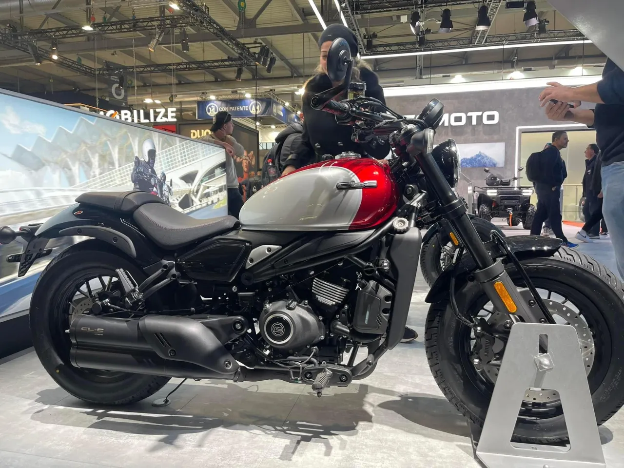 CFMoto 450 CLC bobber-cruiser zijaanzicht