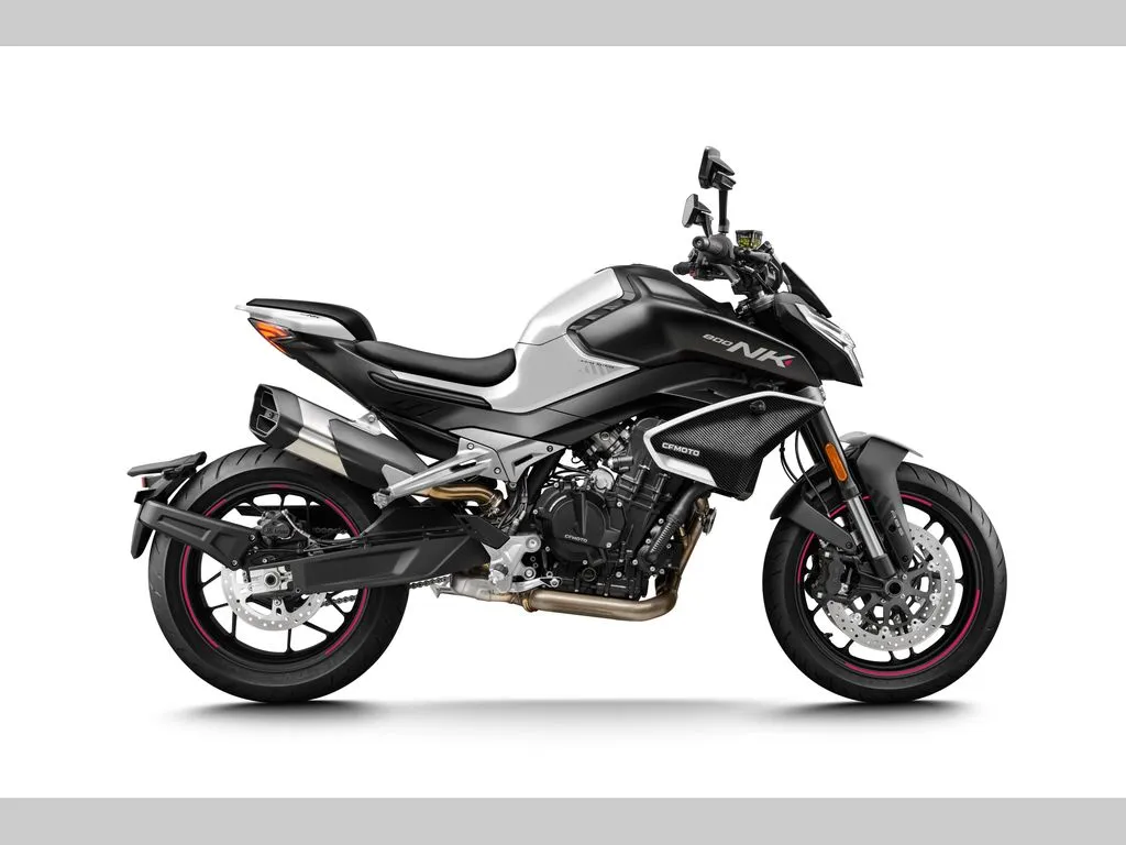 CFMoto 800 NK naked streetfighter motor zijaanzicht