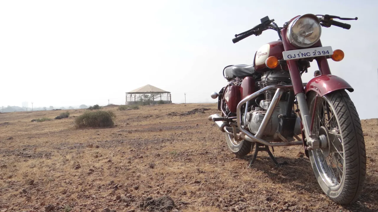 Royal Enfield Classic 350 retro single