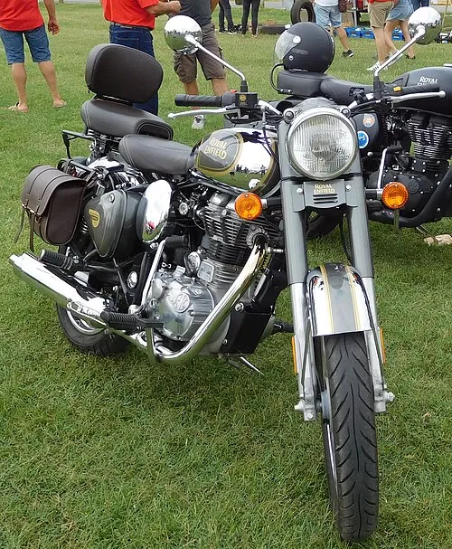Royal Enfield Classic 500 driekwartaanzicht
