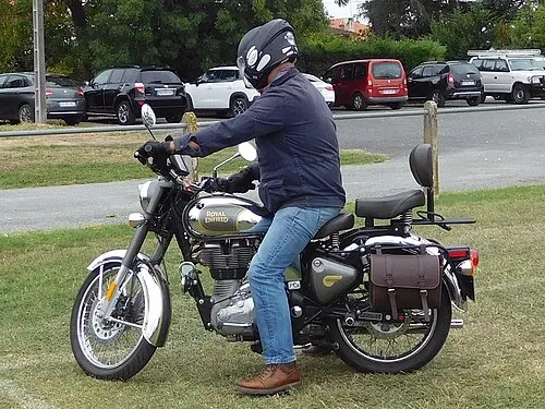 Royal Enfield Classic 500 vooraanzicht