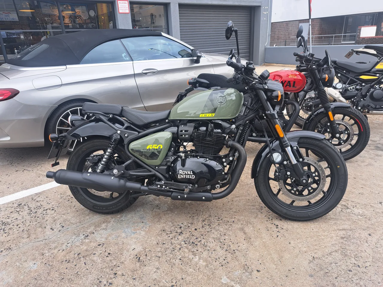 Royal Enfield Shotgun 650 in Kaapstad zijaanzicht