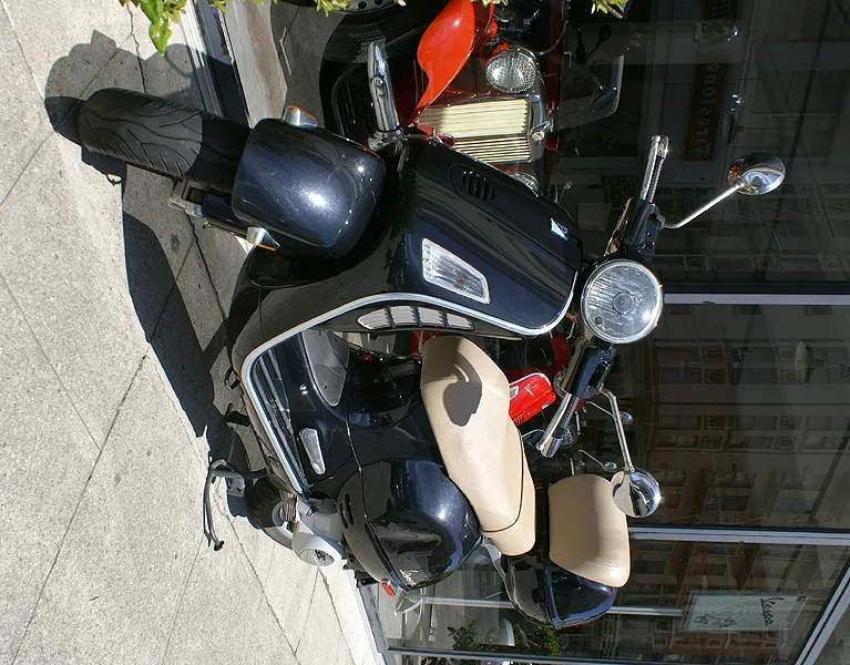 2006 Vespa GT 200 Granturismo zijaanzicht