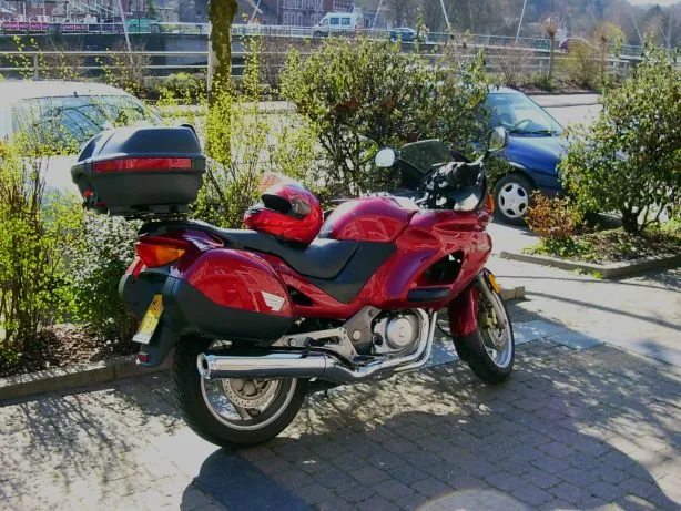 Honda Deauville straataanzicht
