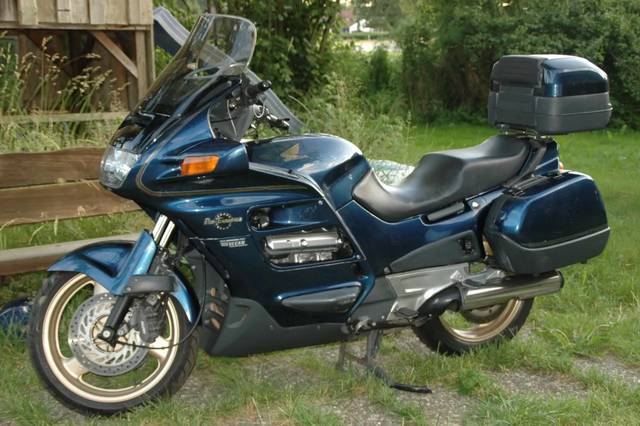 Honda ST1100 2001 linkerzijde