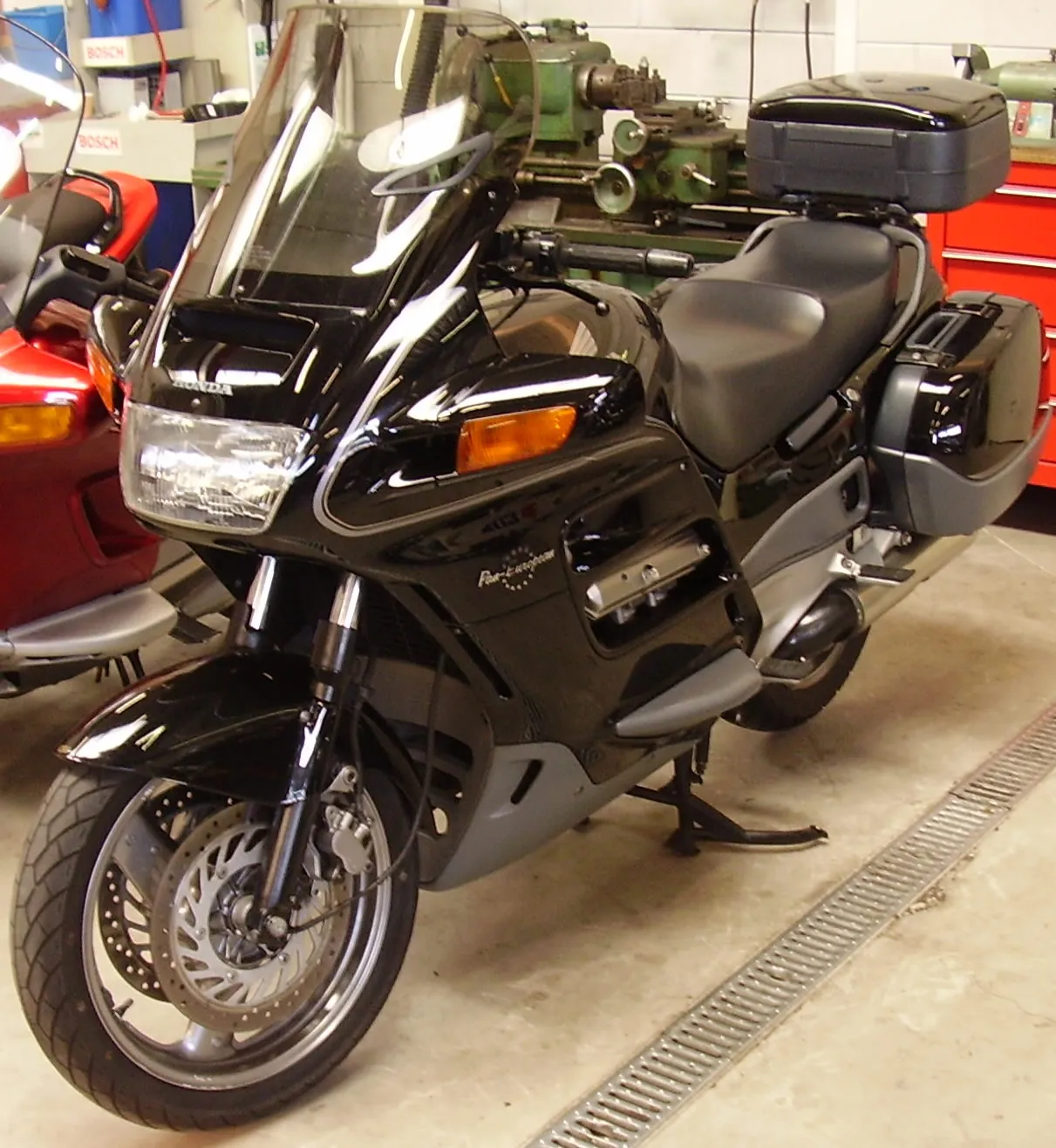 Honda ST1100 driekwart aanzicht