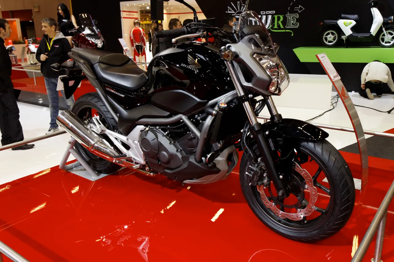 Honda NC700S op de Paris Salon de la Moto 2011