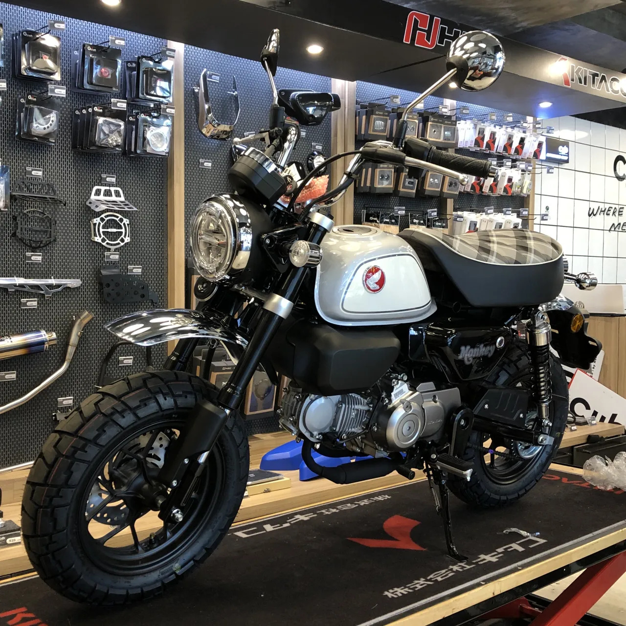 2023 Honda Monkey 125 retro minimotor zijaanzicht