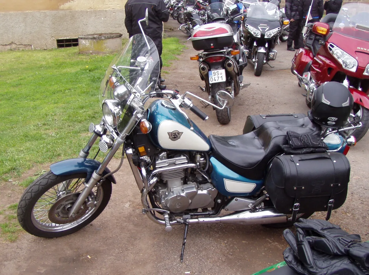 Kawasaki EN 500 (EN 501) cruiser zijaanzicht