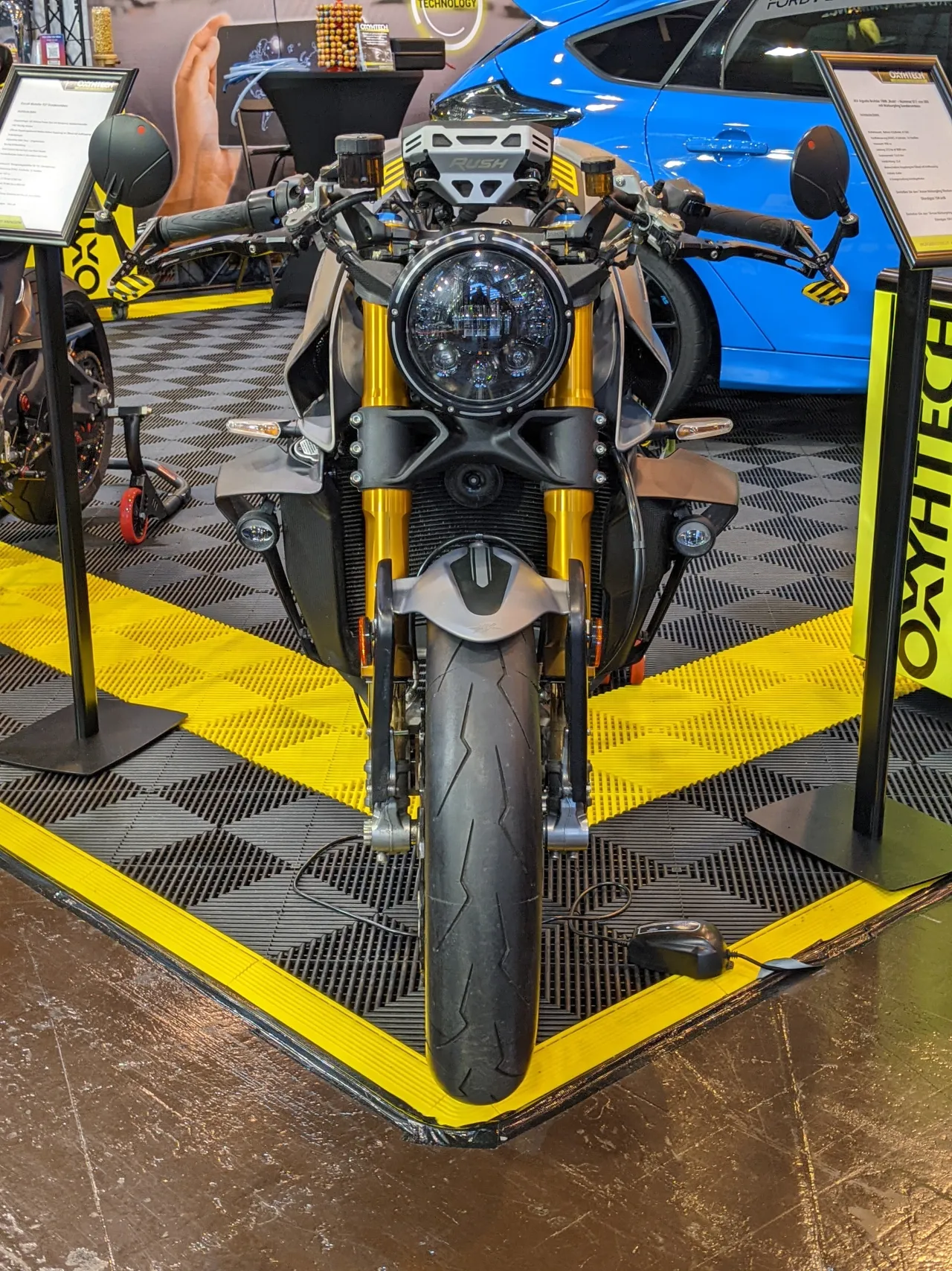 MV Agusta Rush 1000 schuine hoek