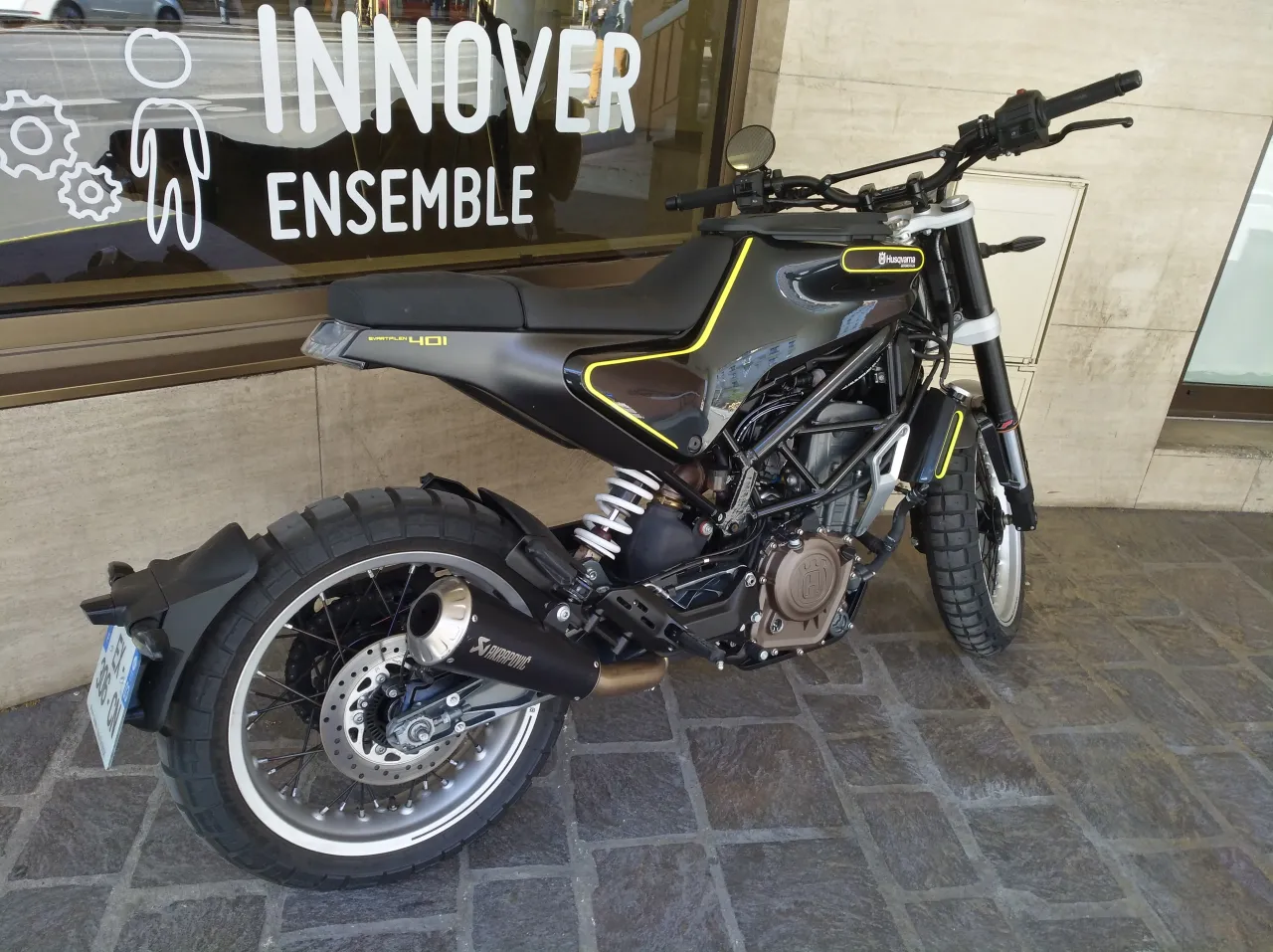 Husqvarna Svartpilen 401 zijaanzicht