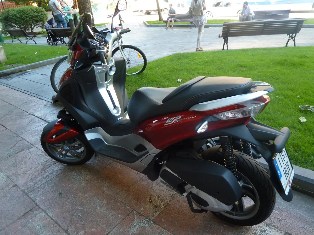 Piaggio MP3 Yourban driekwart aanzicht