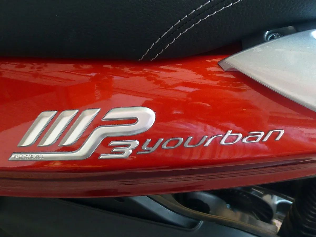 Piaggio MP3 Yourban zijaanzicht