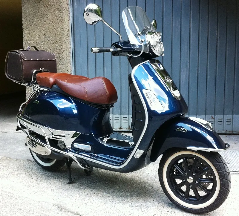 Vespa GTS 250 i.e. scooter