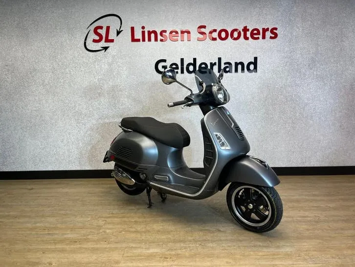 Vespa GTS Super Sport