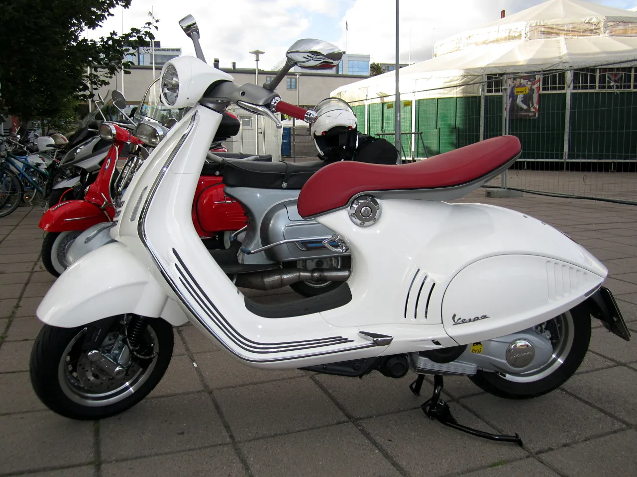 Vespa 946 linkerzijde