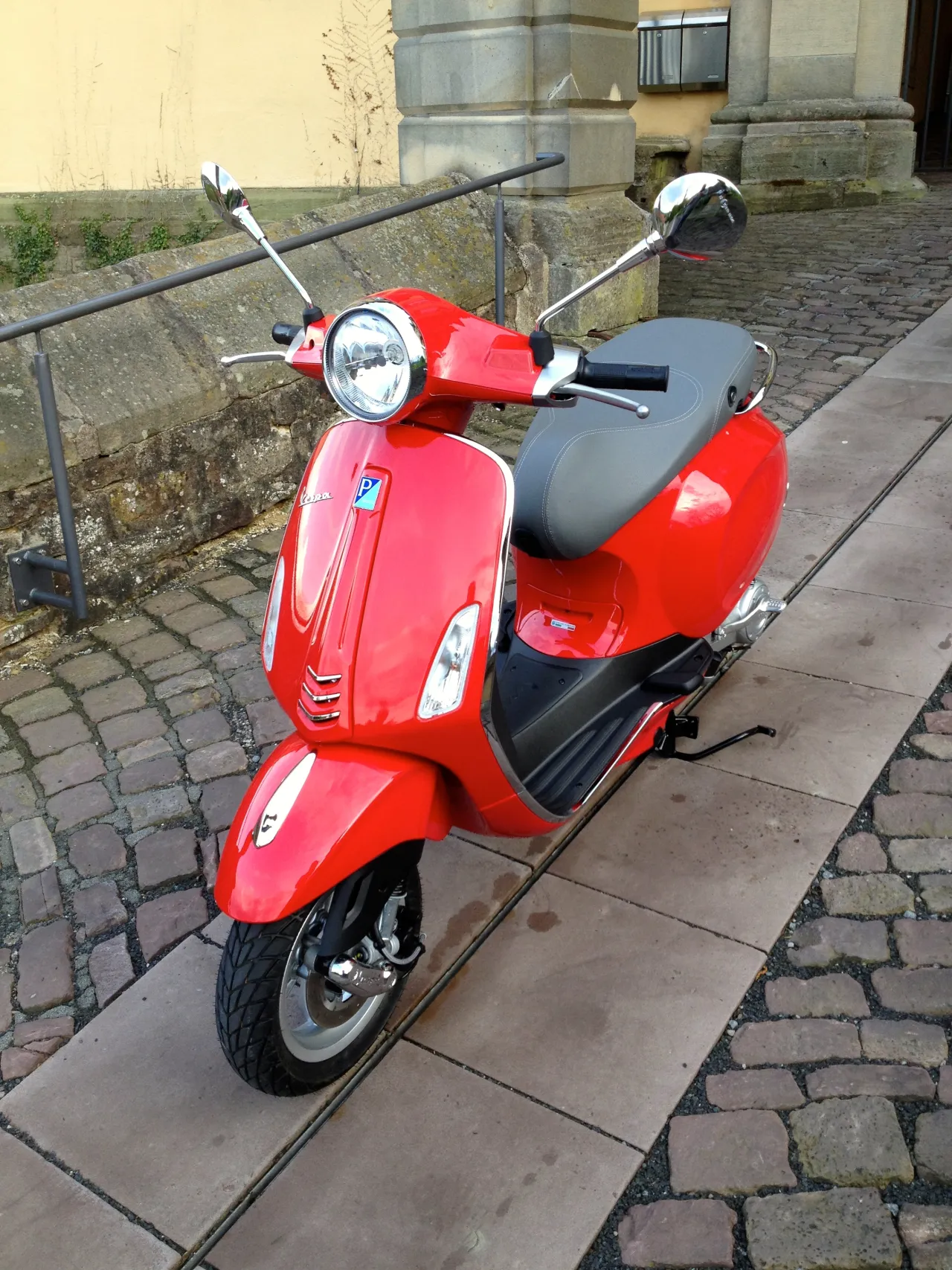 Vespa Primavera 50 4T 4V scooter zijaanzicht