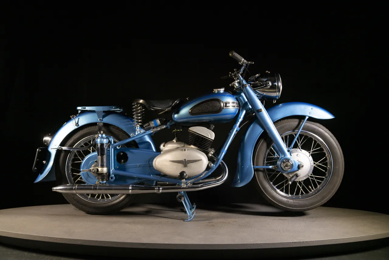 Adler M 200