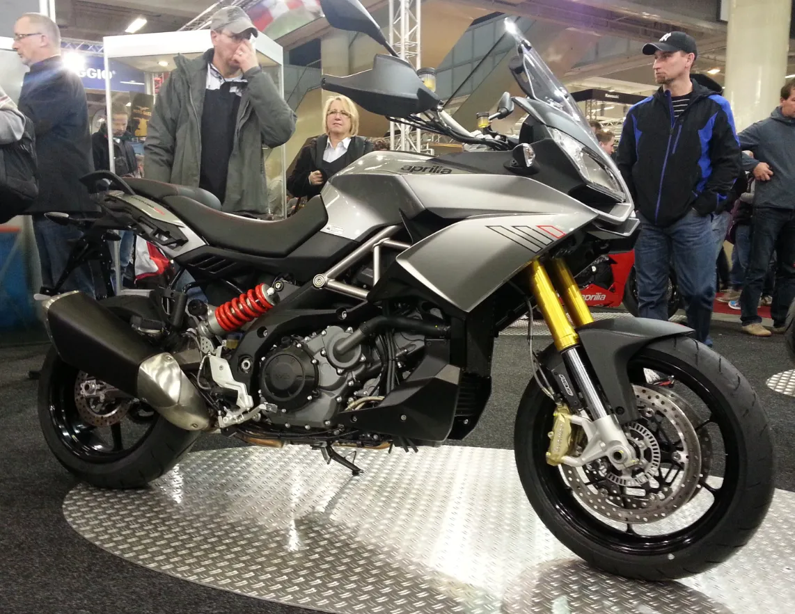 Aprilia Caponord 1200 ABS 2014 studio view