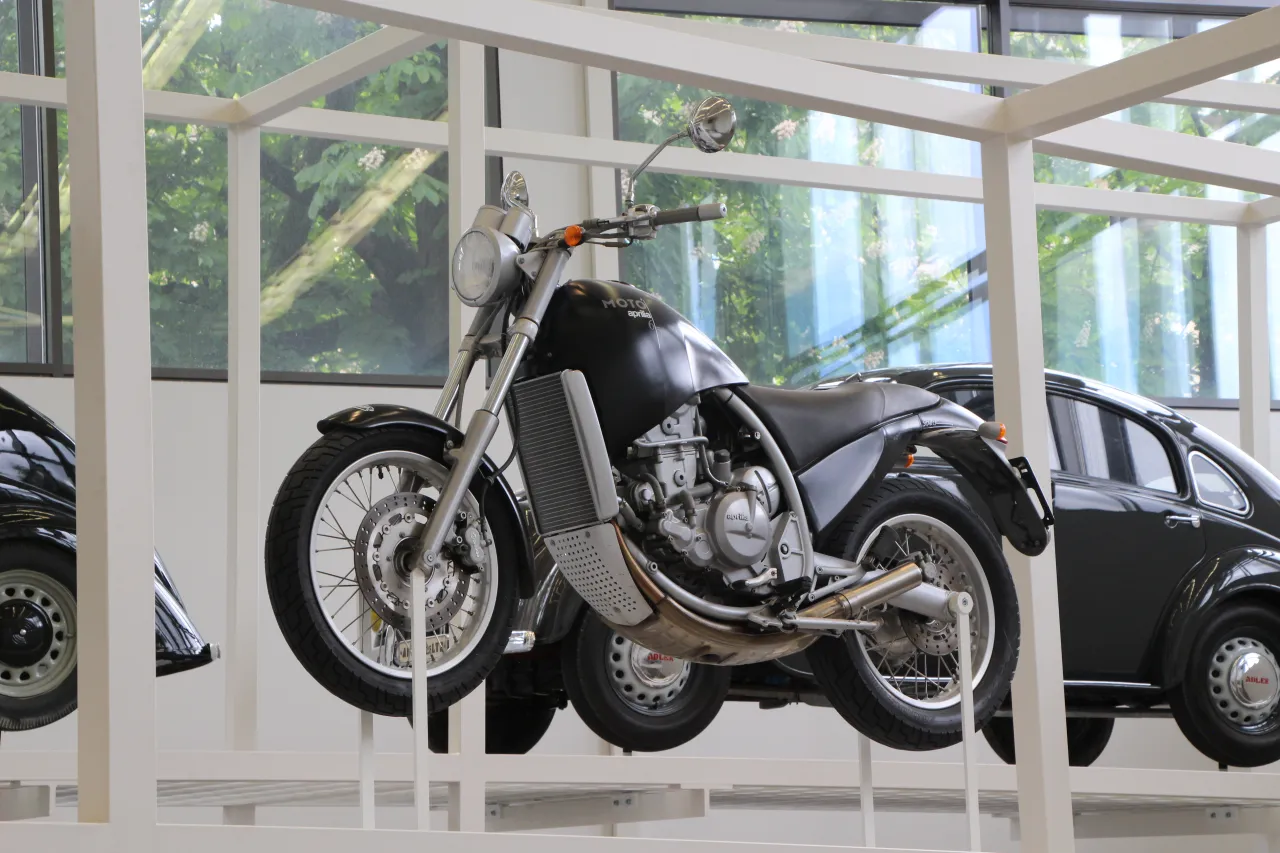 Aprilia Moto 6.5 Philippe Starck 1995 side profile