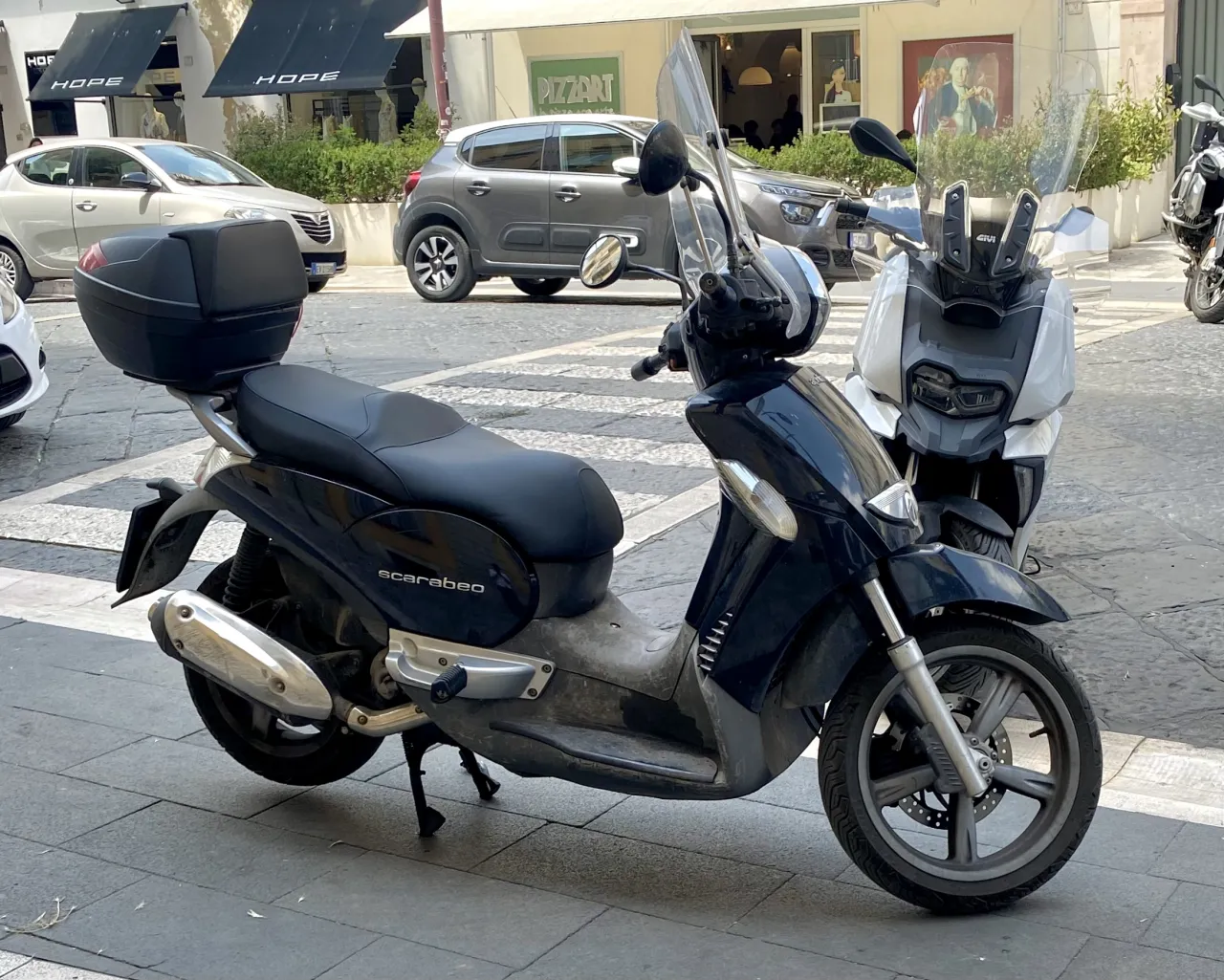 Aprilia Scarabeo 300 side profile