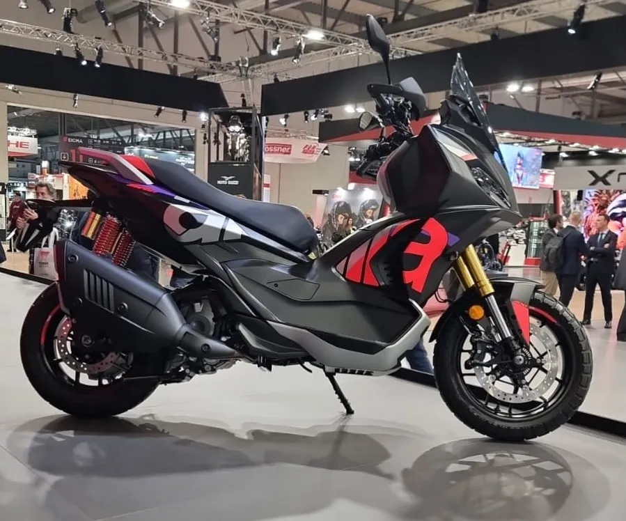 Aprilia SR GT 400 zijaanzicht