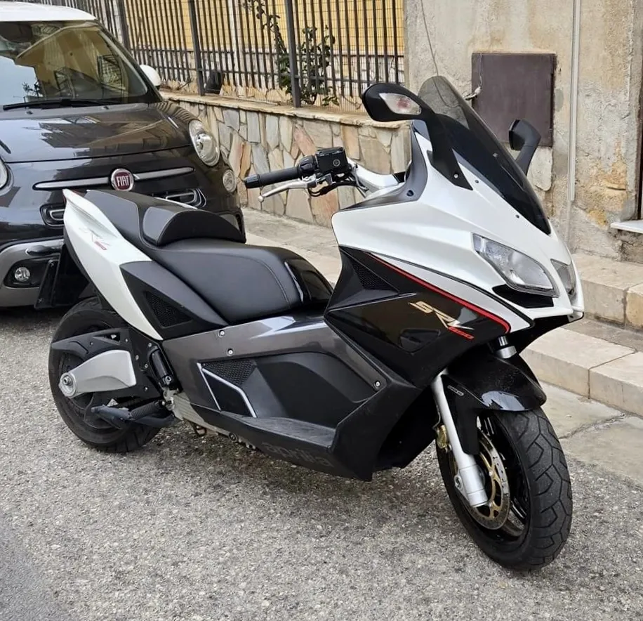 Aprilia SRV 850 side profile