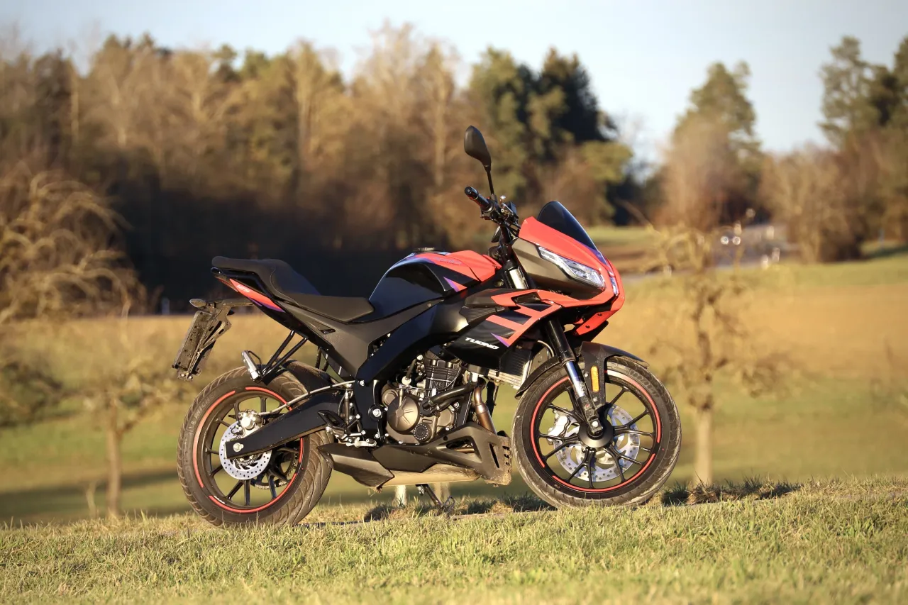 Aprilia Tuono 125 Euro5 2024 zijaanzicht