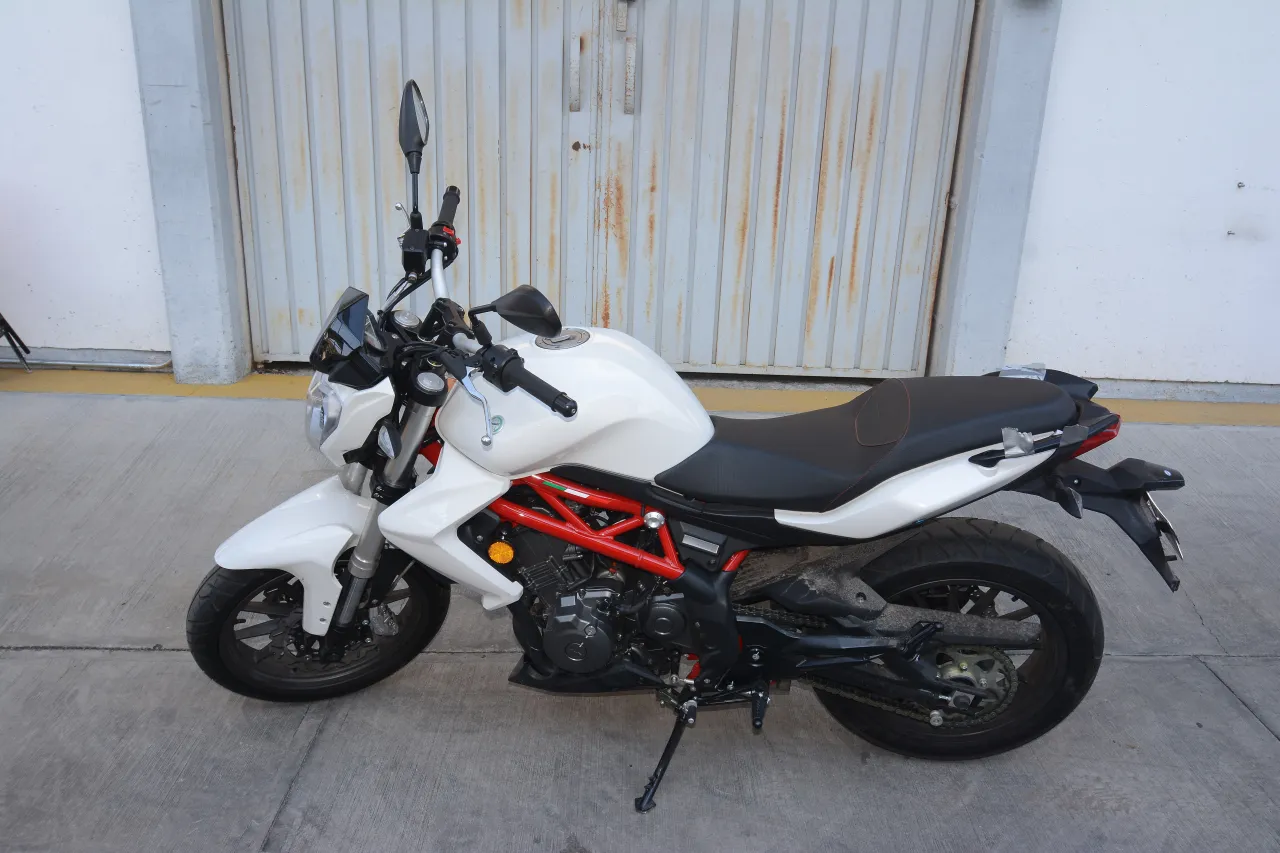 Benelli TNT 300, exportnaam van de BN 302