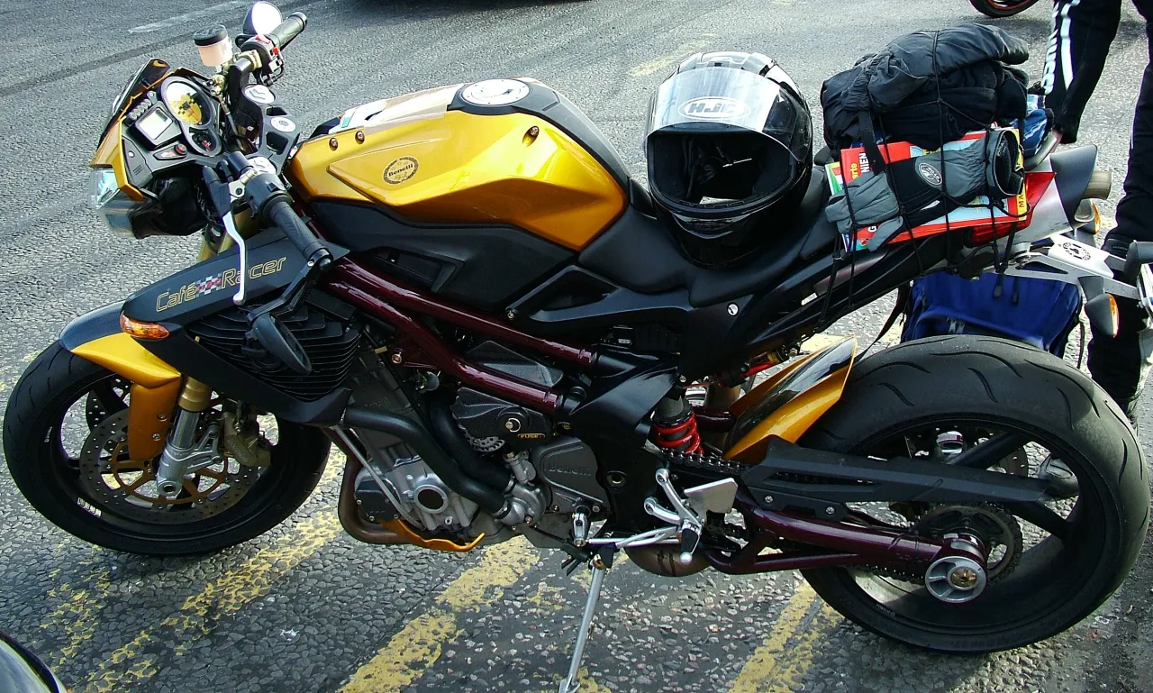 Benelli TNT 1130 Cafe Racer