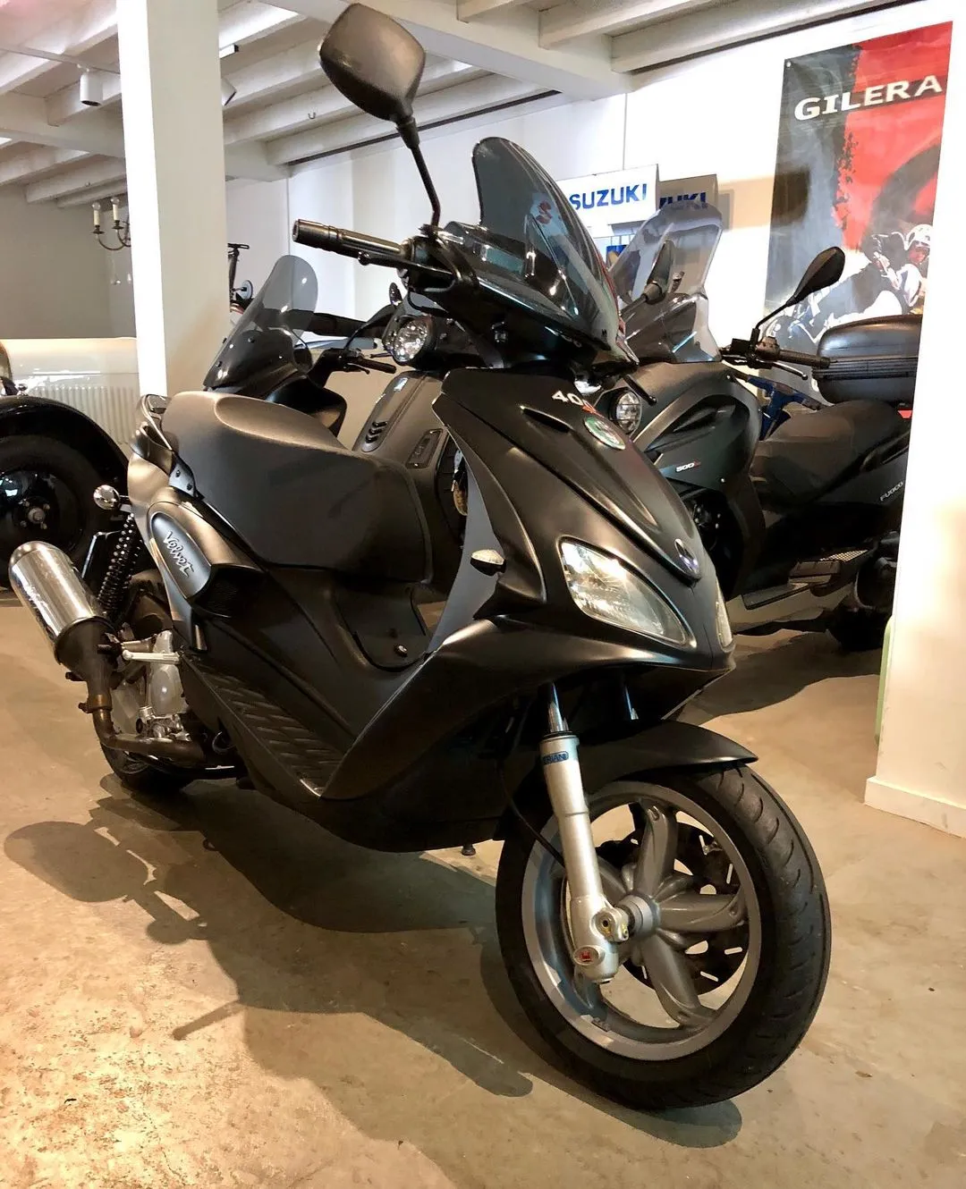 Benelli Velvet scooter side view