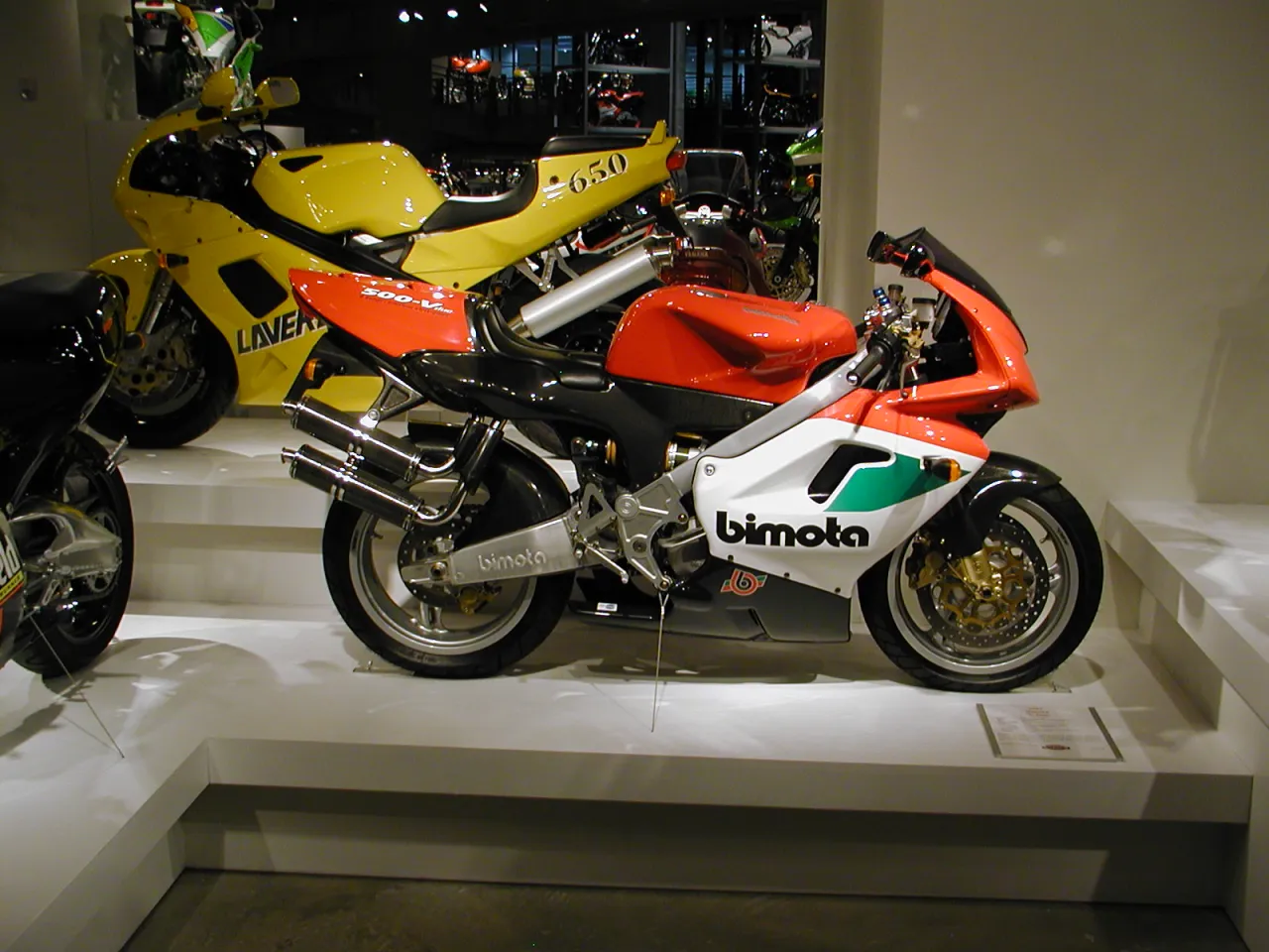 Bimota V-Due in zijaanzicht