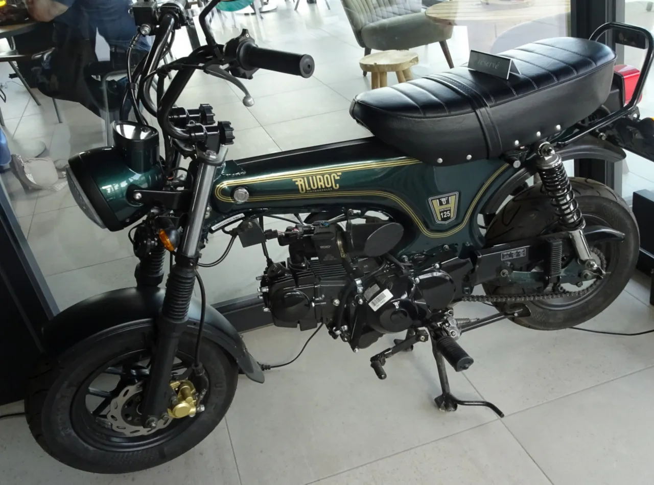 Bluroc Heritage 125 compacte retro-motorfiets
