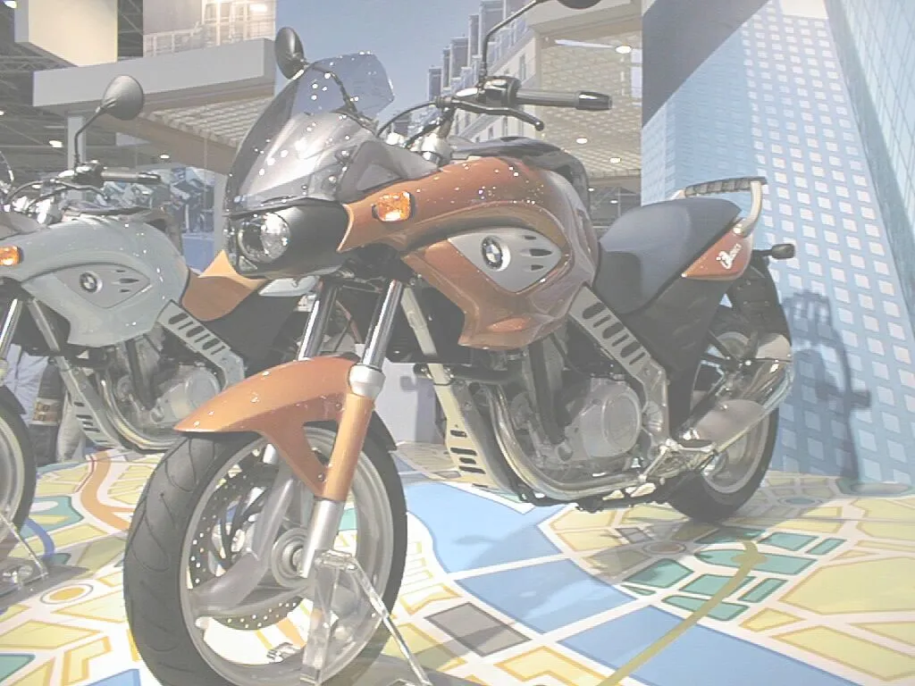 BMW F 650 CS side view
