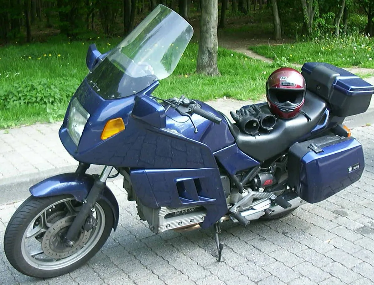 BMW K 100 RT toermotor zijaanzicht