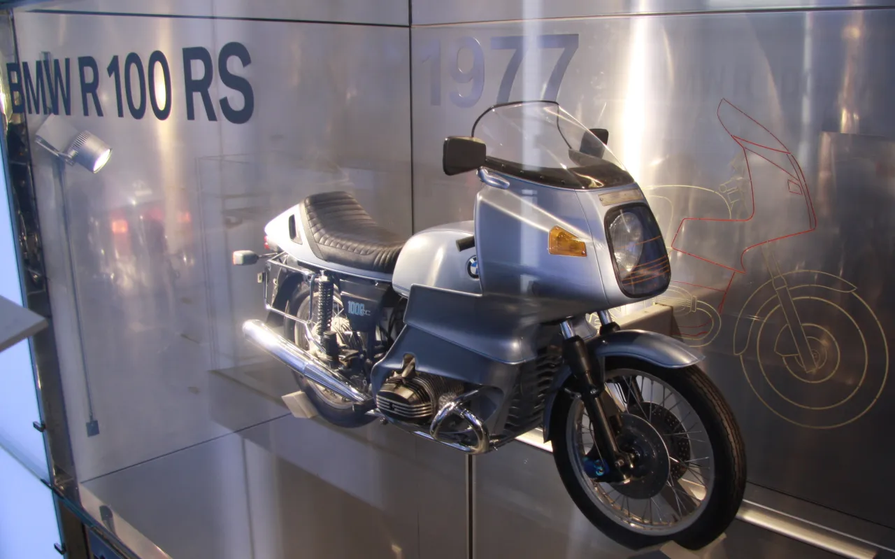 BMW R 100 RS in het BMW Museum München