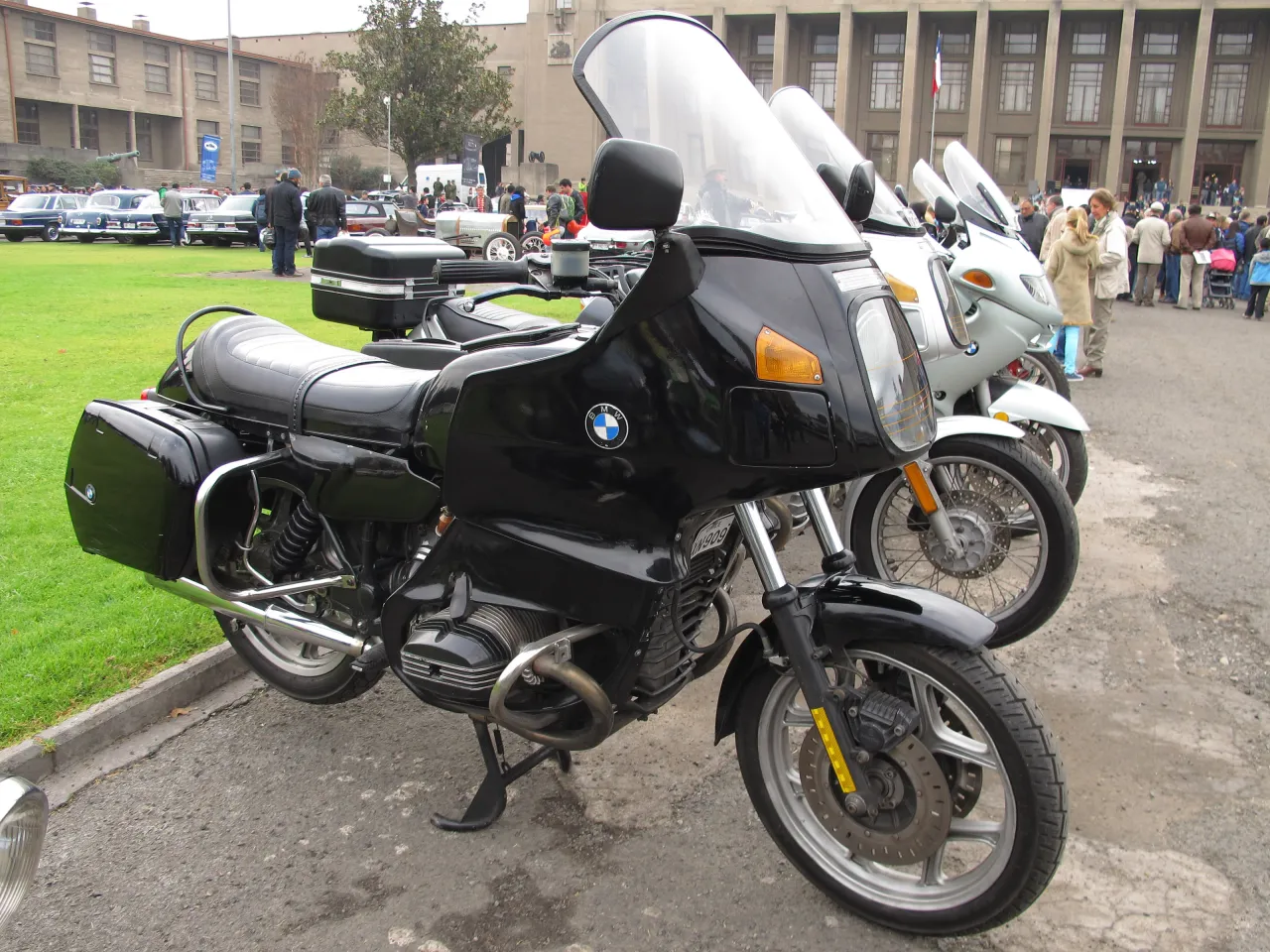 BMW R100RT klassieke toermotor zijaanzicht