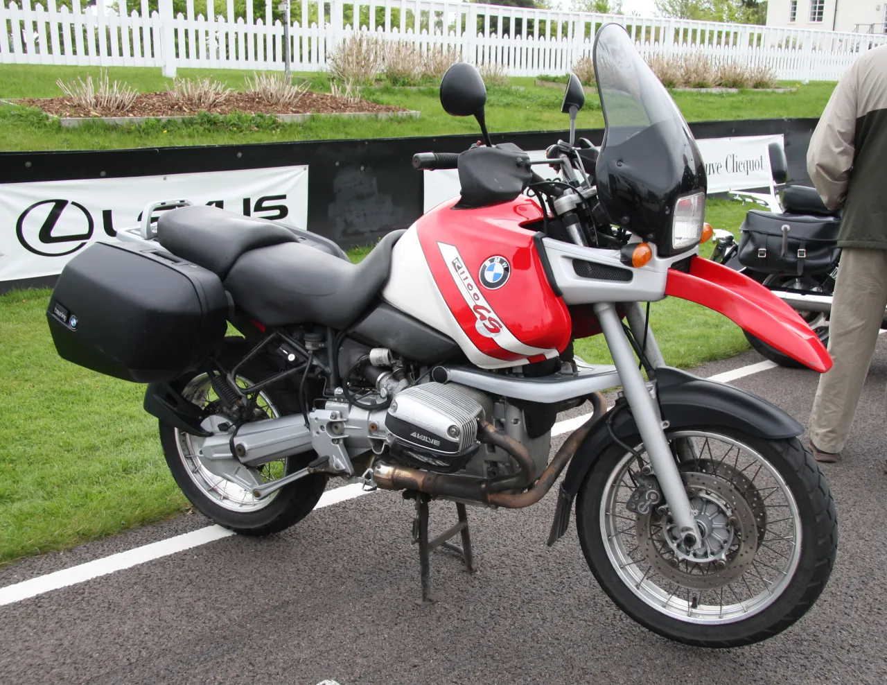 BMW R1100GS met zijkoffers uitgerust voor toerritten