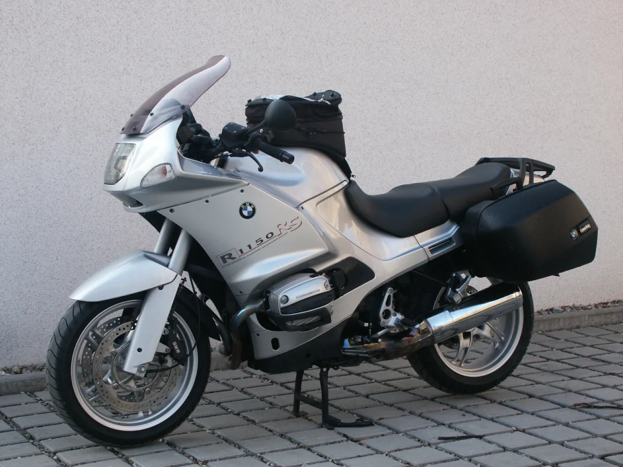 BMW R1150RS geparkeerd