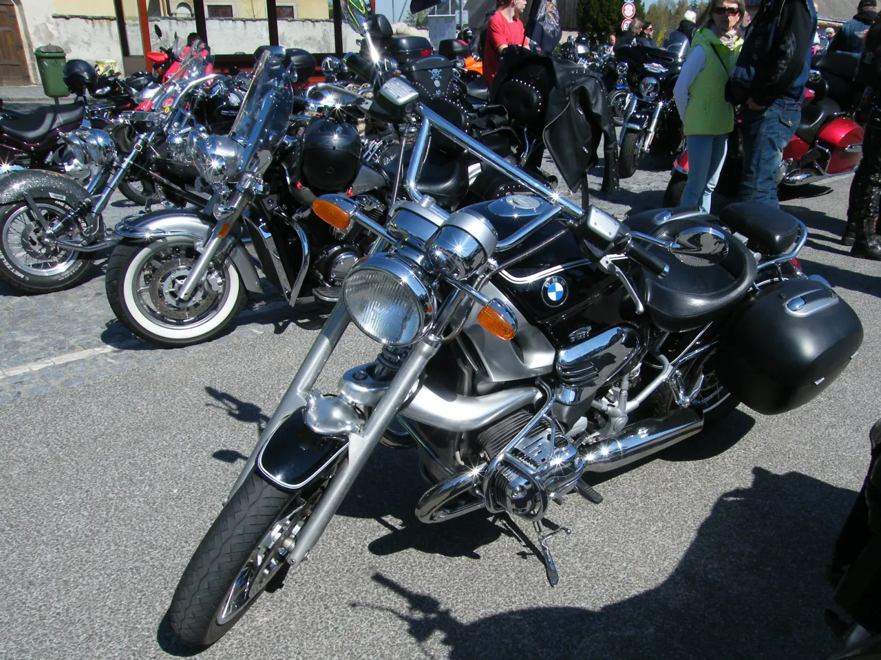 BMW R 1200 C cruiser side profile