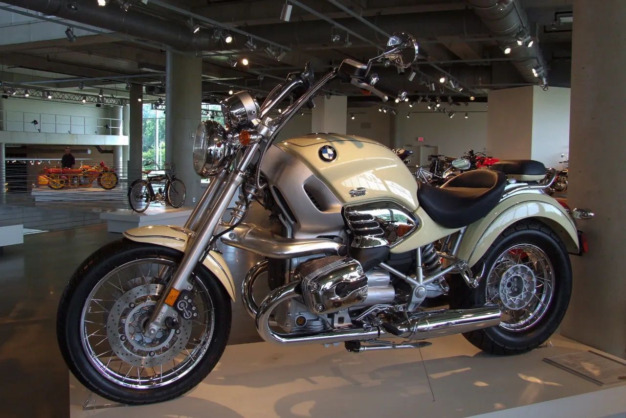 BMW R1200C 1998 in museum zijaanzicht