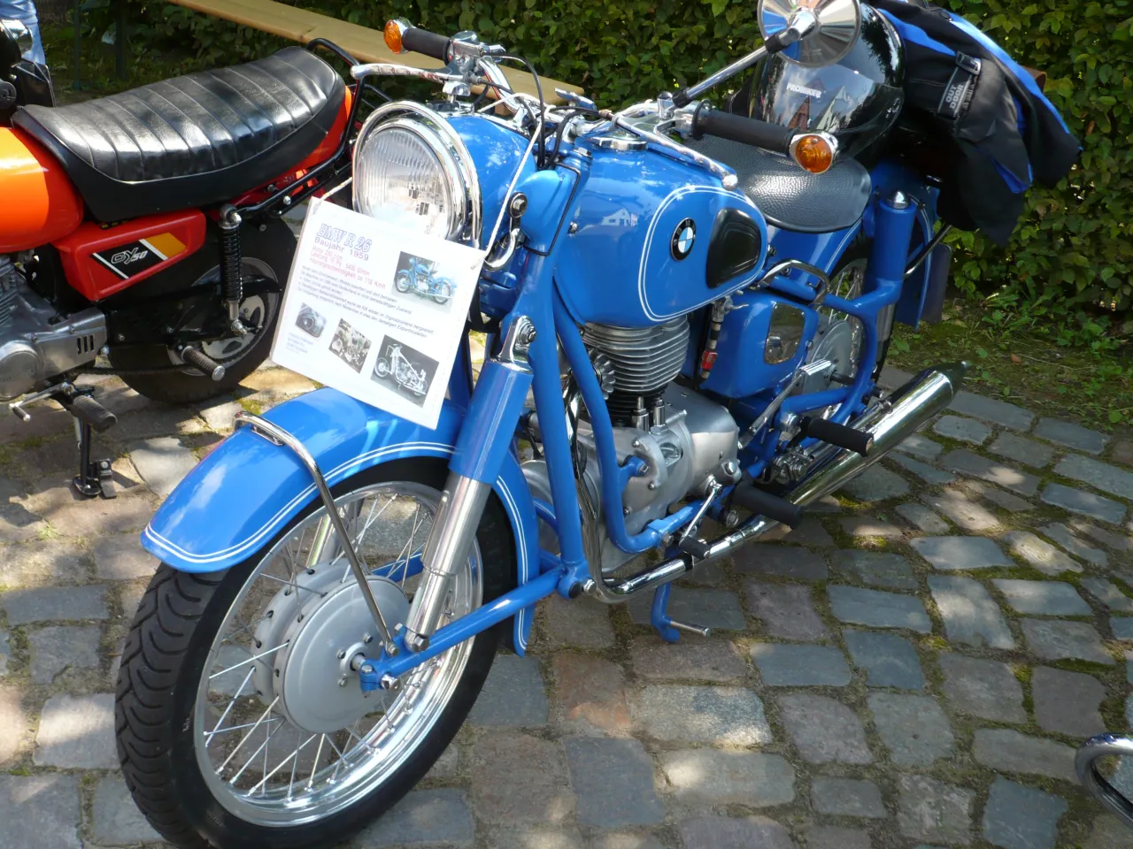 BMW R 26 1959 in blauw zijaanzicht