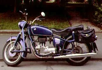 BMW R 27 klassieke motorfiets zijaanzicht