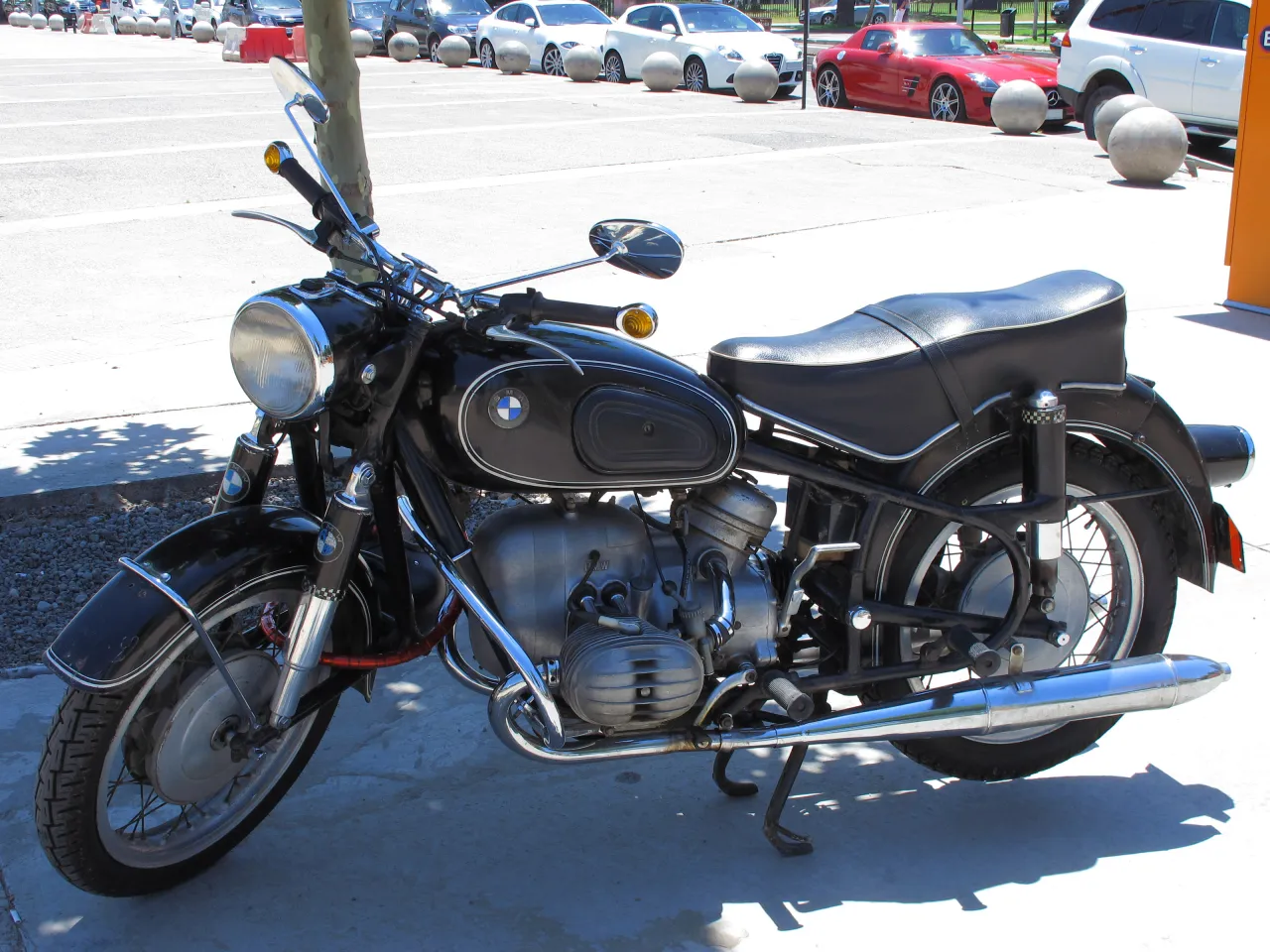 BMW R50 1957 klassieke motorfiets zijaanzicht