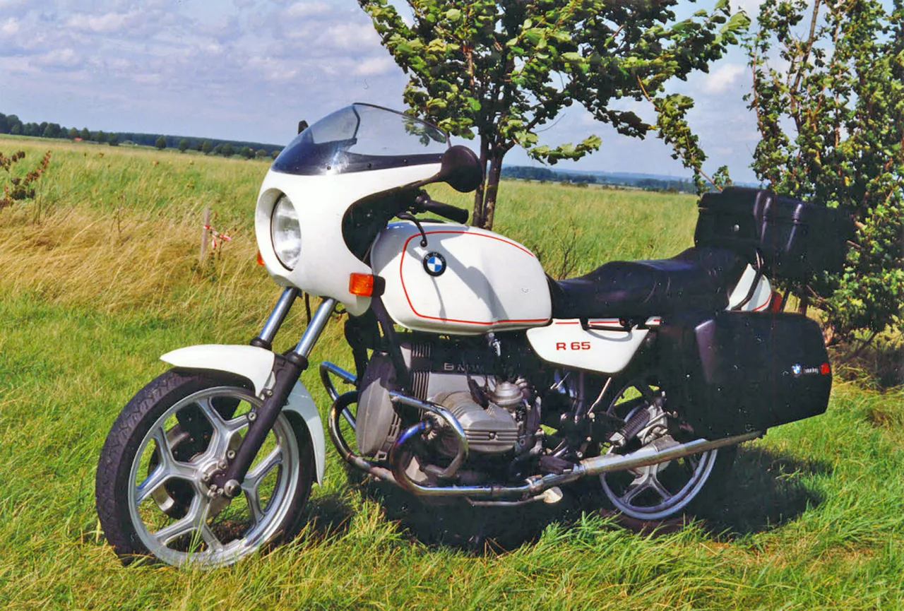 BMW R 65 zijaanzicht in groen