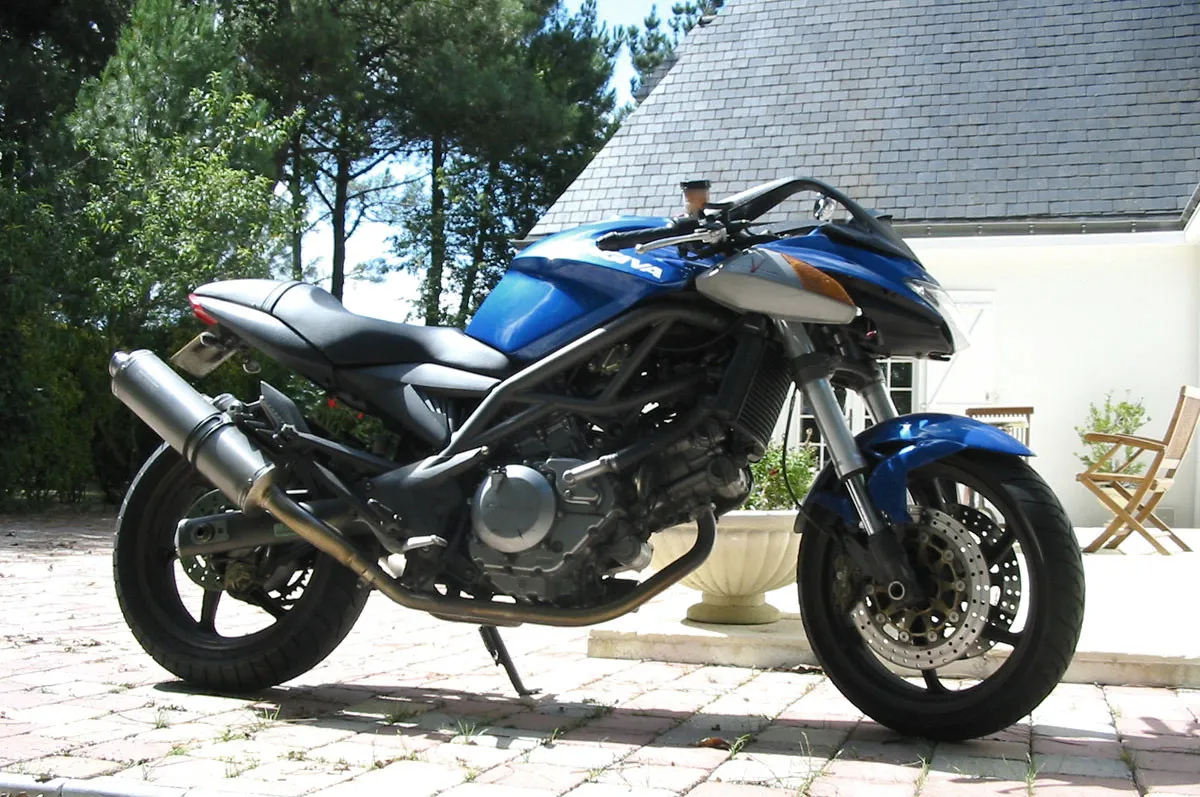 Cagiva V-Raptor 650 geparkeerd