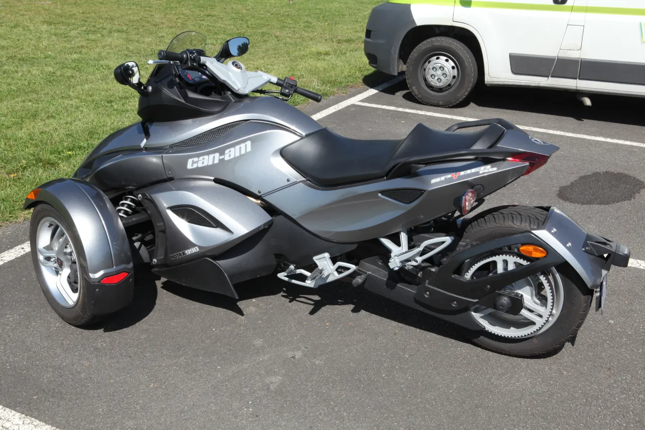 Can-Am Spyder RS driewieler roadster, zijaanzicht