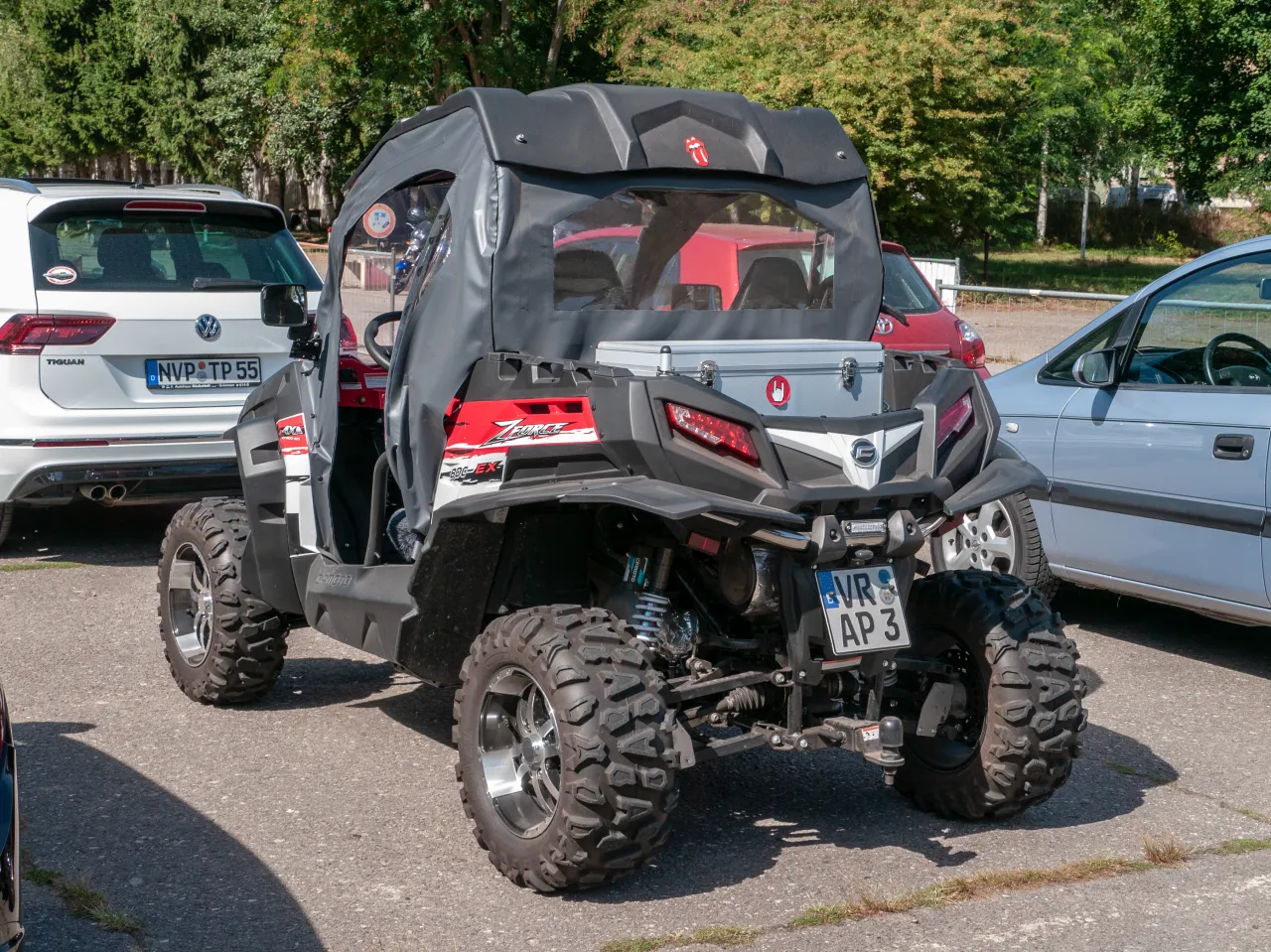 CFMoto ZForce side-by-side terreinvoertuig, zijaanzicht